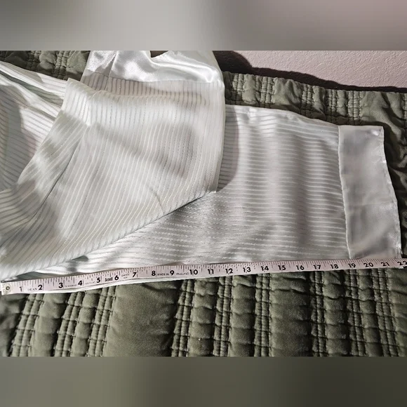 Morgan Taylor Intimates Satin Seafoam Green Pajama Set In Size Large. - Picture 7 of 7